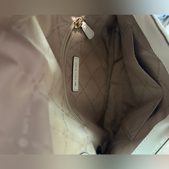 MICHAEL KORS Bedford Medium Pebbled Leather Convertible Flap Shoulder Bag - Picture 5 of 10